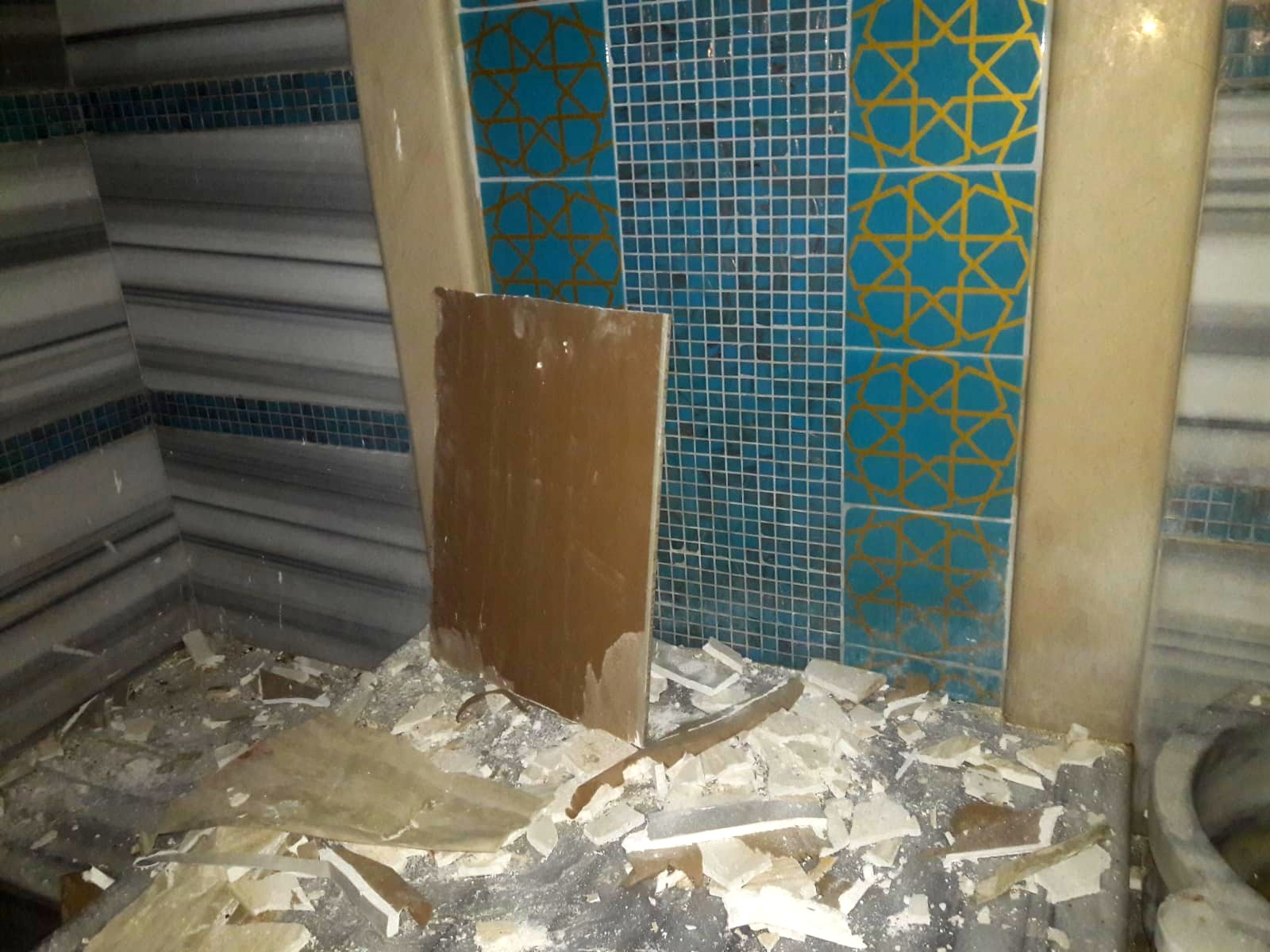 Был произведен ремонт потолка хамама, который находился под угрозой обрушения из-за отсутствия обслуживания и влаги
